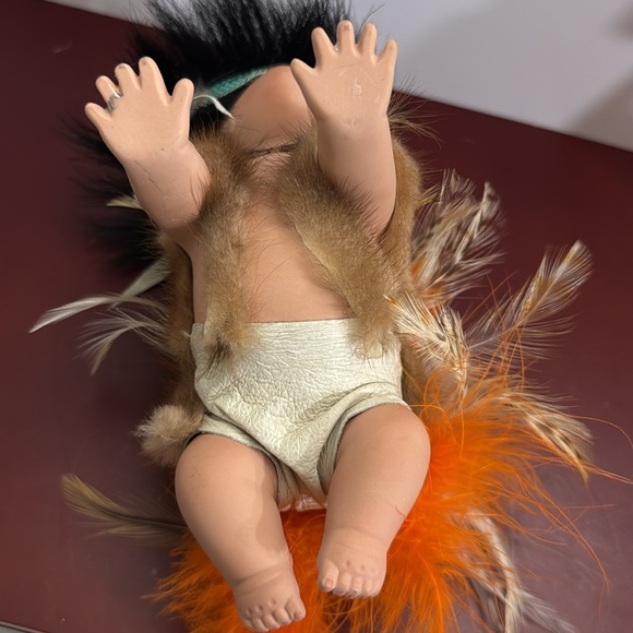 Highly Collectable Native American Crawling Baby Porcelain Doll with Feathers - Picture 8 of 8
